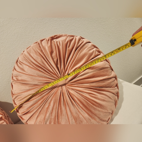 Pink velvet pillows - Picture 3 of 3